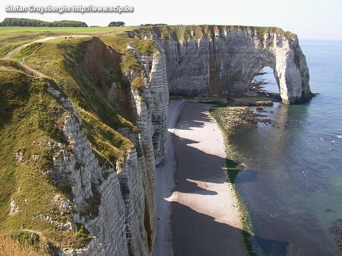 Etretat Vooral de rotsformaties van l'Aiguille en Les Trois Portes zijn het bezichtigen waard. Stefan Cruysberghs